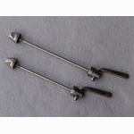 <------------------ SOLD ------------------> Gran Prix GP quick release mechanisms - titanium (NOS)