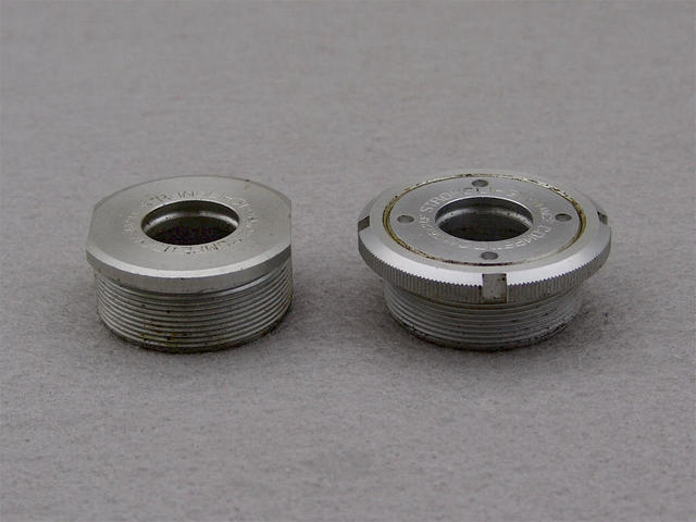 <------------------ SOLD ------------------> Stronglight 650 / 651 bottom bracket cups - Italian threaded (NOS)