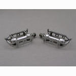 <------------------ SOLD ------------------> Atom 700 C pedals - Chromed cages (NOS)