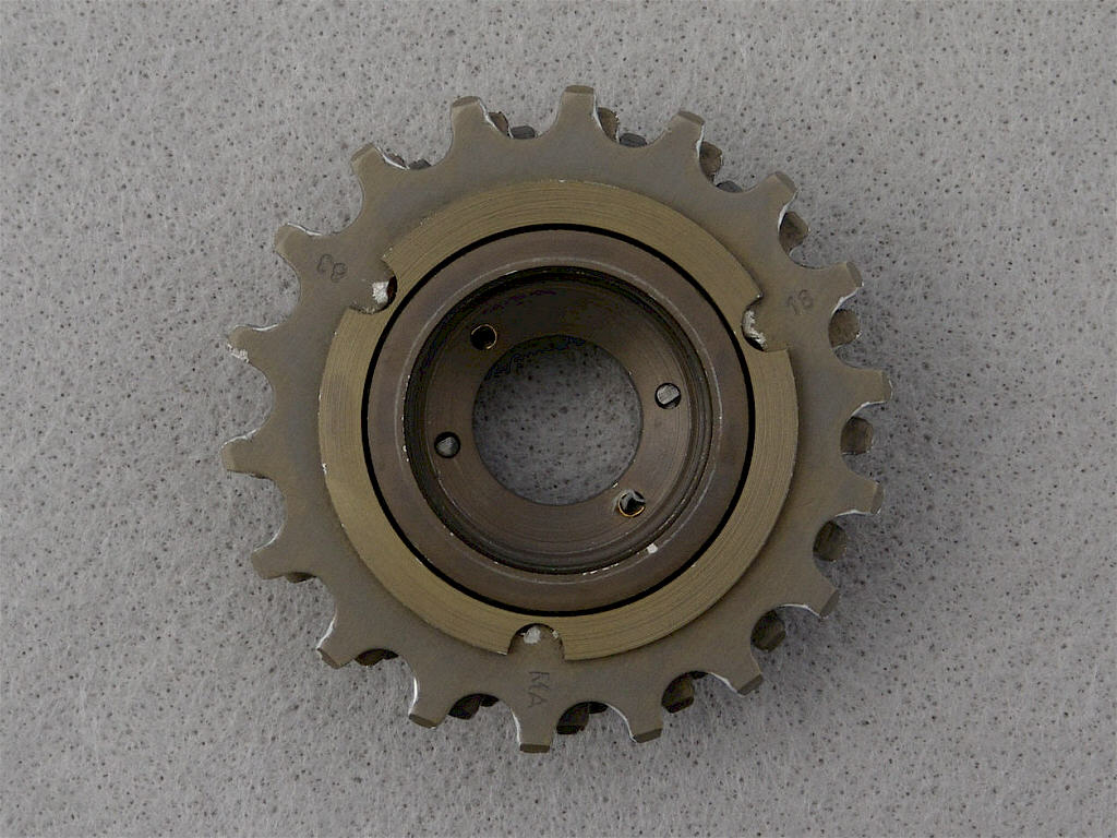 <------------------- SOLD ----------------> Maillard 700 Professional freewheel - alloy 6s 13-19 - English thread (UNUSED)