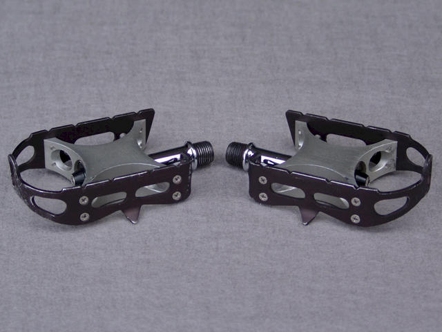 <------------------ SOLD ------------------> WEYLESS pedals - "road" profile cages (USED)