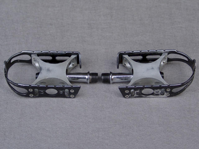 <------------------ SOLD ------------------> WEYLESS pedals - "tour" profile cages (USED)