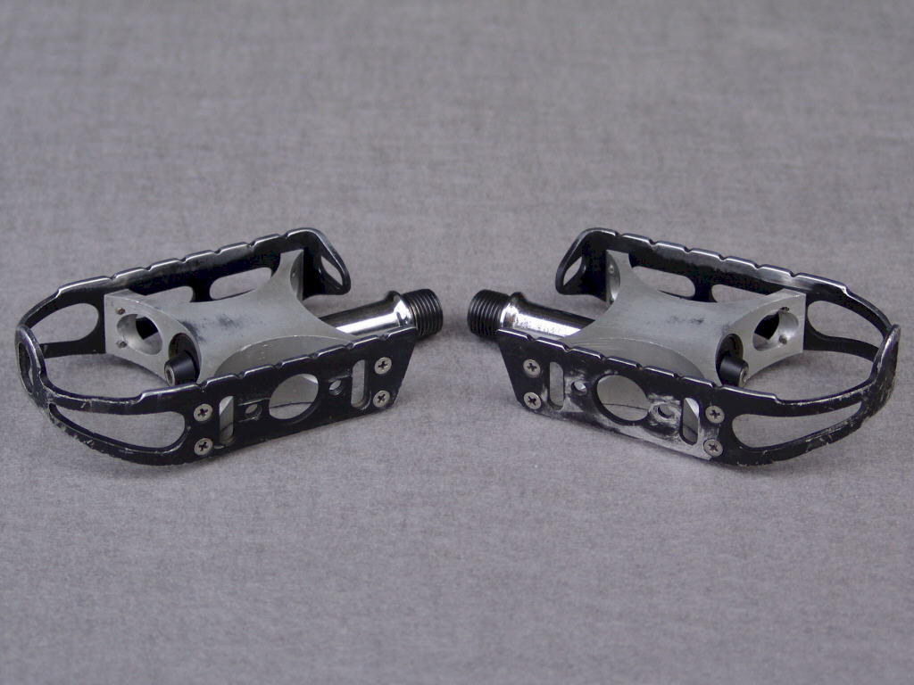 <------------------ SOLD ------------------> WEYLESS pedals - "tour" profile cages (USED)