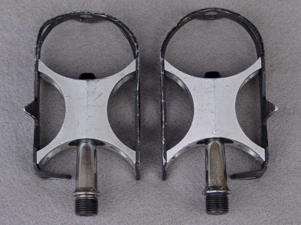 <------------------ SOLD ------------------> WEYLESS pedals - "tour" profile cages (USED)