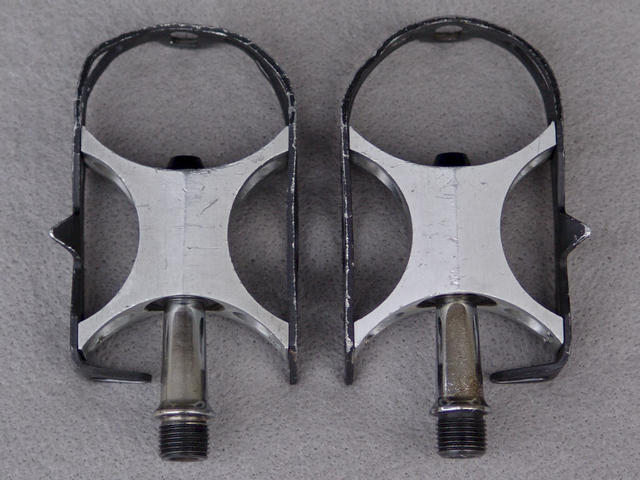 <------------------ SOLD ------------------> WEYLESS pedals - "tour" profile cages (USED)