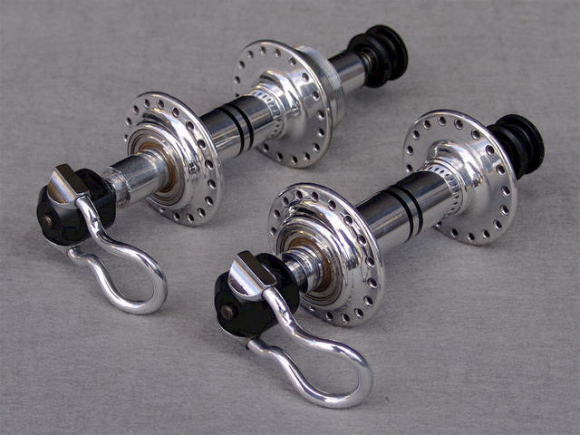 <------------------ SOLD ------------------> Weyless quick release hubset - 100 / 122 mm OLD - English thread (NOS)