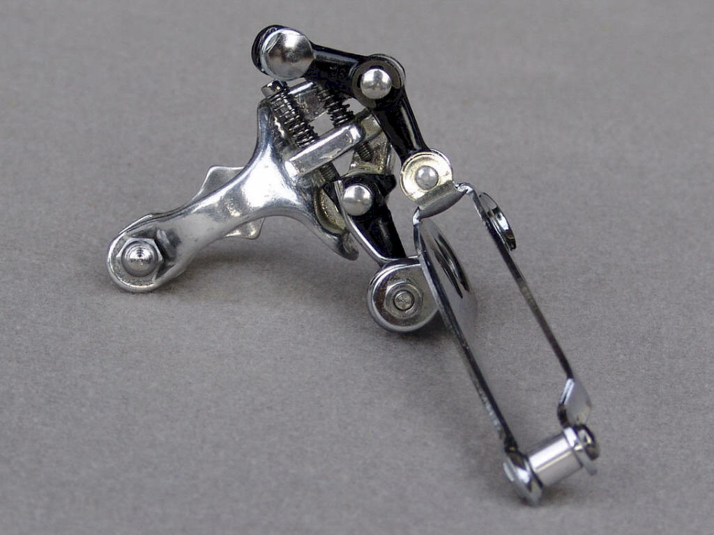 <------------------ SOLD ------------------> Campagnolo Super Record 1052/SR front derailleur - post 1981 (USED)