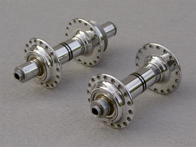 <------------------ SOLD ------------------> Weyless quick release hubset - 100 / 122 mm OLD - English thread (USED)