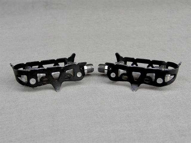 <------------------ SOLD ------------------> Maillard 700 RN Professional pedals - Black anodized alloy cages (USED)